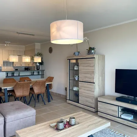 In By The Beach, Cleaning Included Apartment *