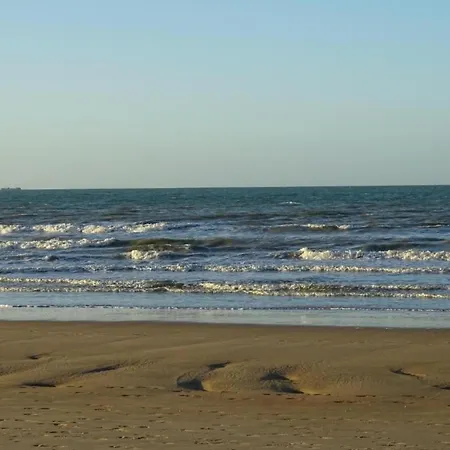 In By The Beach, Cleaning Included Apartment